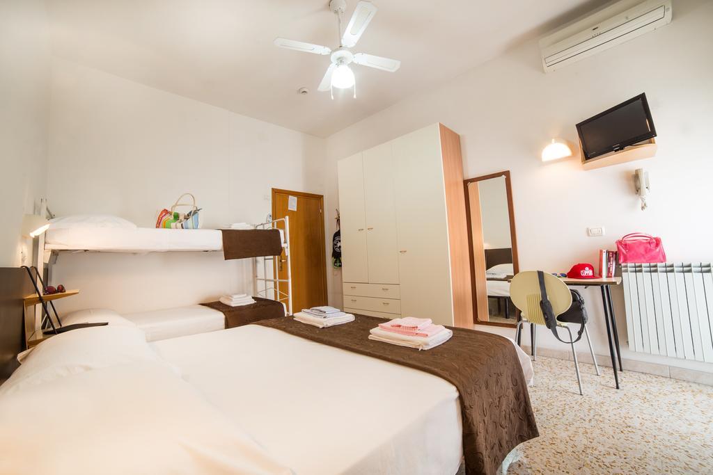 Hotel Nuovo Fiore Cattolica Room photo