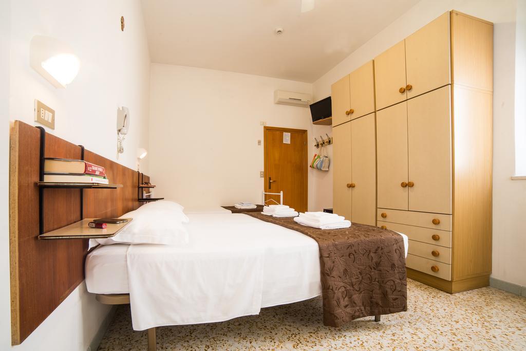 Hotel Nuovo Fiore Cattolica Room photo