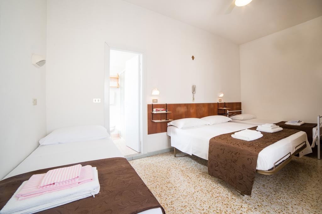 Hotel Nuovo Fiore Cattolica Room photo