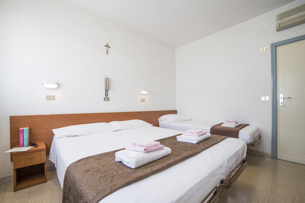 Hotel Nuovo Fiore Cattolica Exterior photo